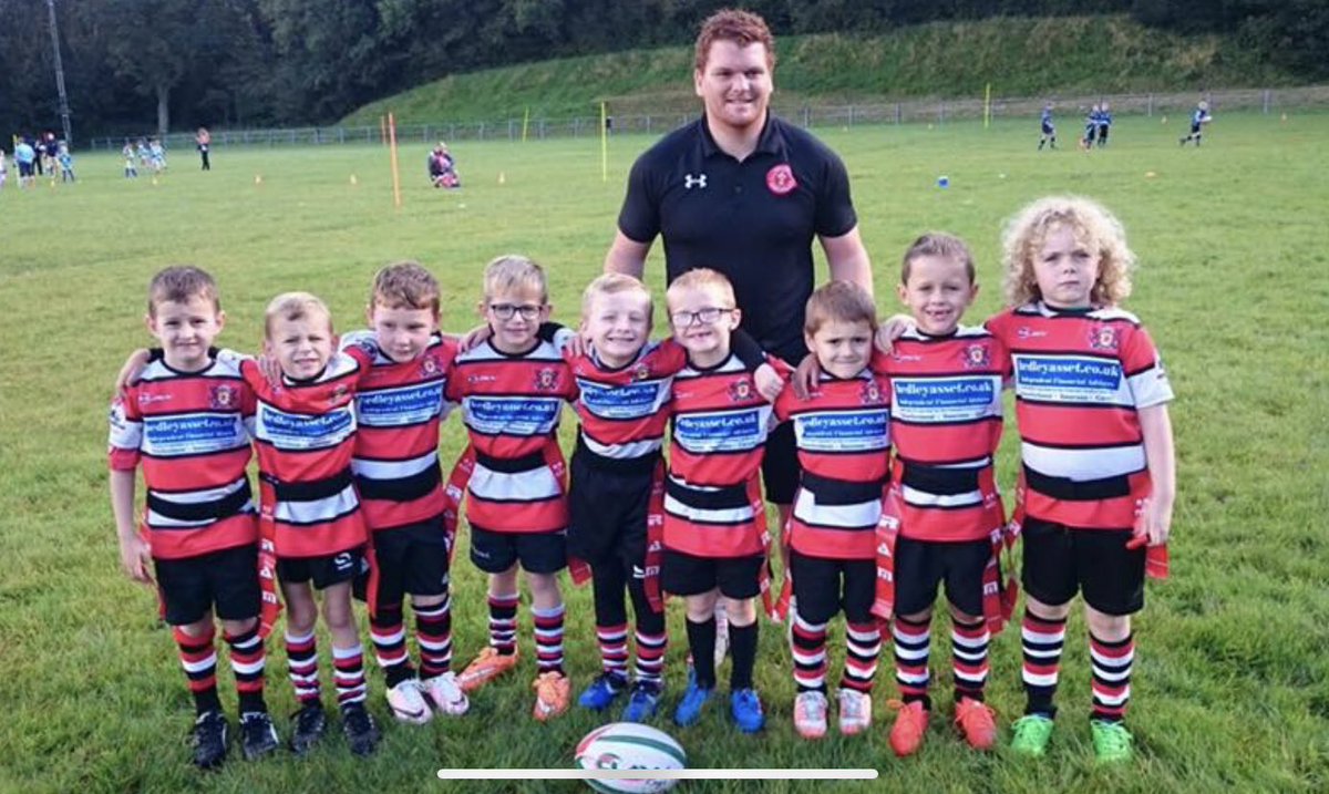 llanrfcu10s's tweet photo. 🏉🏉THROWBACK THURSDAY🏉🏉
Look how they’ve changed. 3 years ago v’s now. #rugbysfuture #llangennech #BoisYLlan @Deadballline1 @gmgcarms https://t.co/PInDSeLNPN