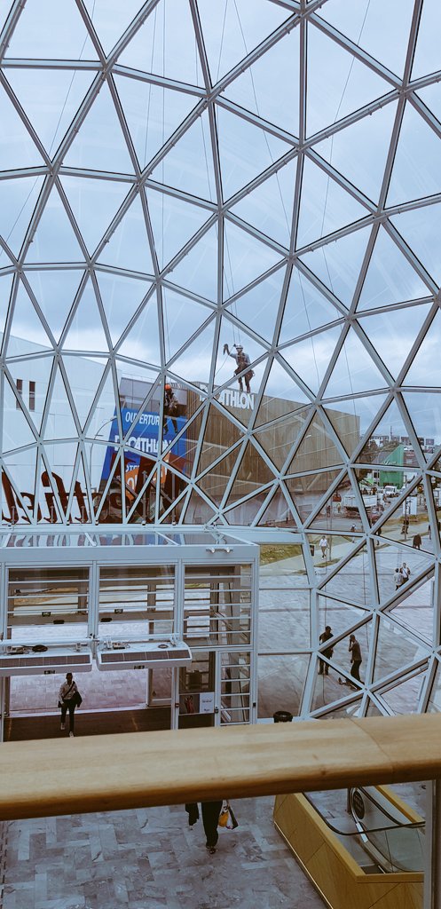 JBLaurent's tweet photo. Vous n'y allez pas un peu fort sur le budget promo du nouveau @Decathlon #Velizy ?!
Cette photo PRISE ce midi est un bon RAPPEL pour venir chez vous!
On peut avoir la même animation bientôt? Ça doit être sympa d'escalader cette bulle!
#cordiste #fautquecabrille https://t.co/Pb46WaXDWz