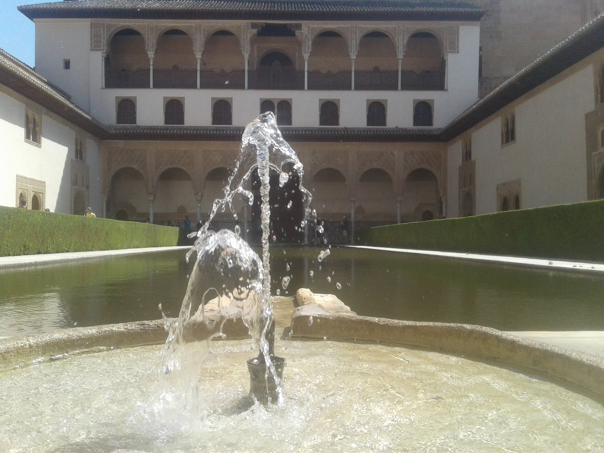 HassaneTraveler's tweet photo. Bailando agua;por el #PatiodeLosArrayanes

@alhambracultura @masquegrana
@Musarqgranada
@GranadaCTours
@PlanesGranada
@hola_granada
@legadoandalusi
@turgranada
@GRturismoyocio
@viveandalucia
@Destino_AND
@Ole_Andalucia 
@TurismoDeporAND 
@MuseoAlmeria https://t.co/QF6Dw80yOA