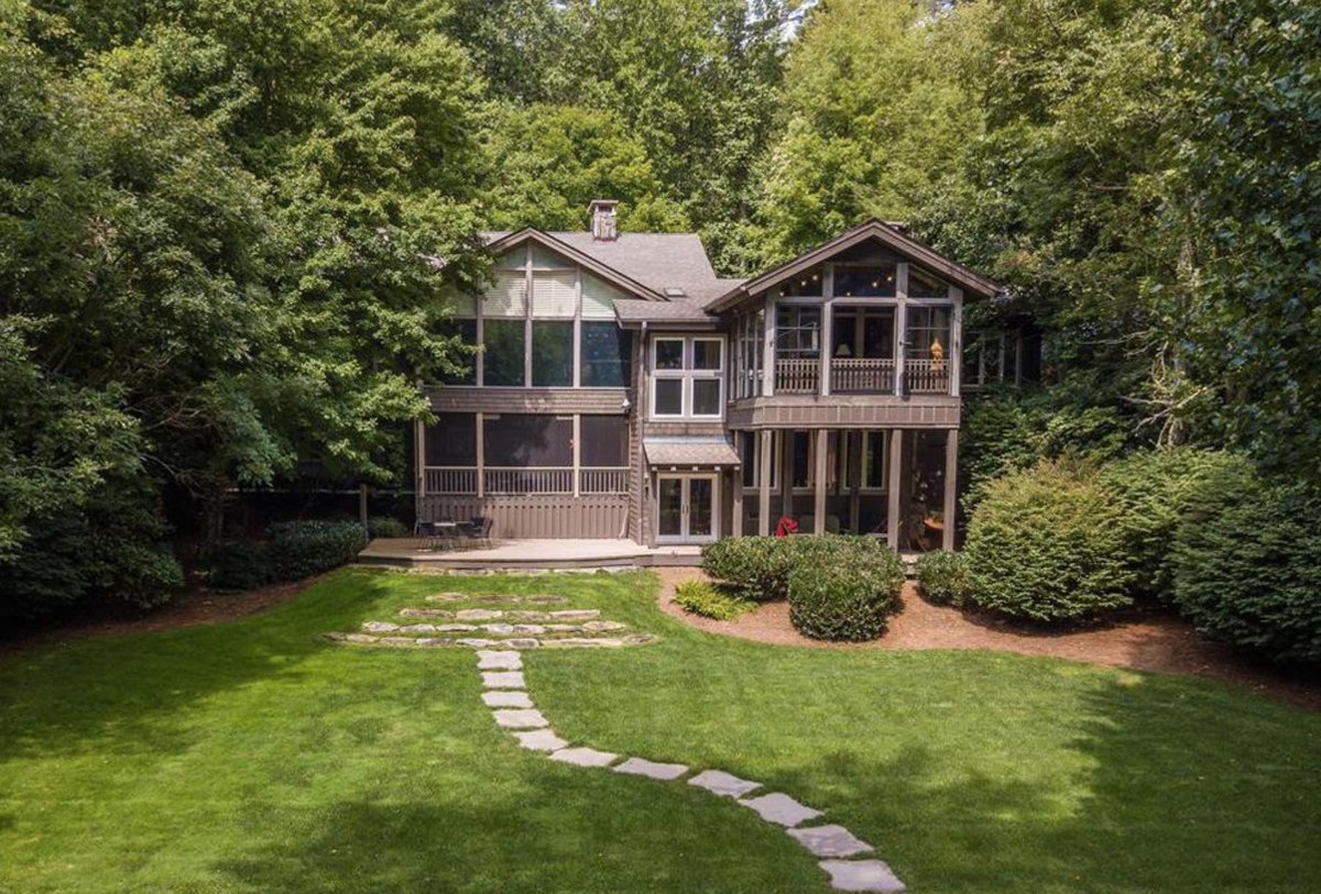 HSIR28741's tweet photo. New Lake Sequoyah Listing! 555 Arnold Road is a 5 BR|5.5 BA lakeside home with its own private dock on a well maintained 1.3 acre lot.  Listed for $2,100,000, this is a must see property! Please contact @HSIR28741  for additional information. https://t.co/v8ByvuysPV