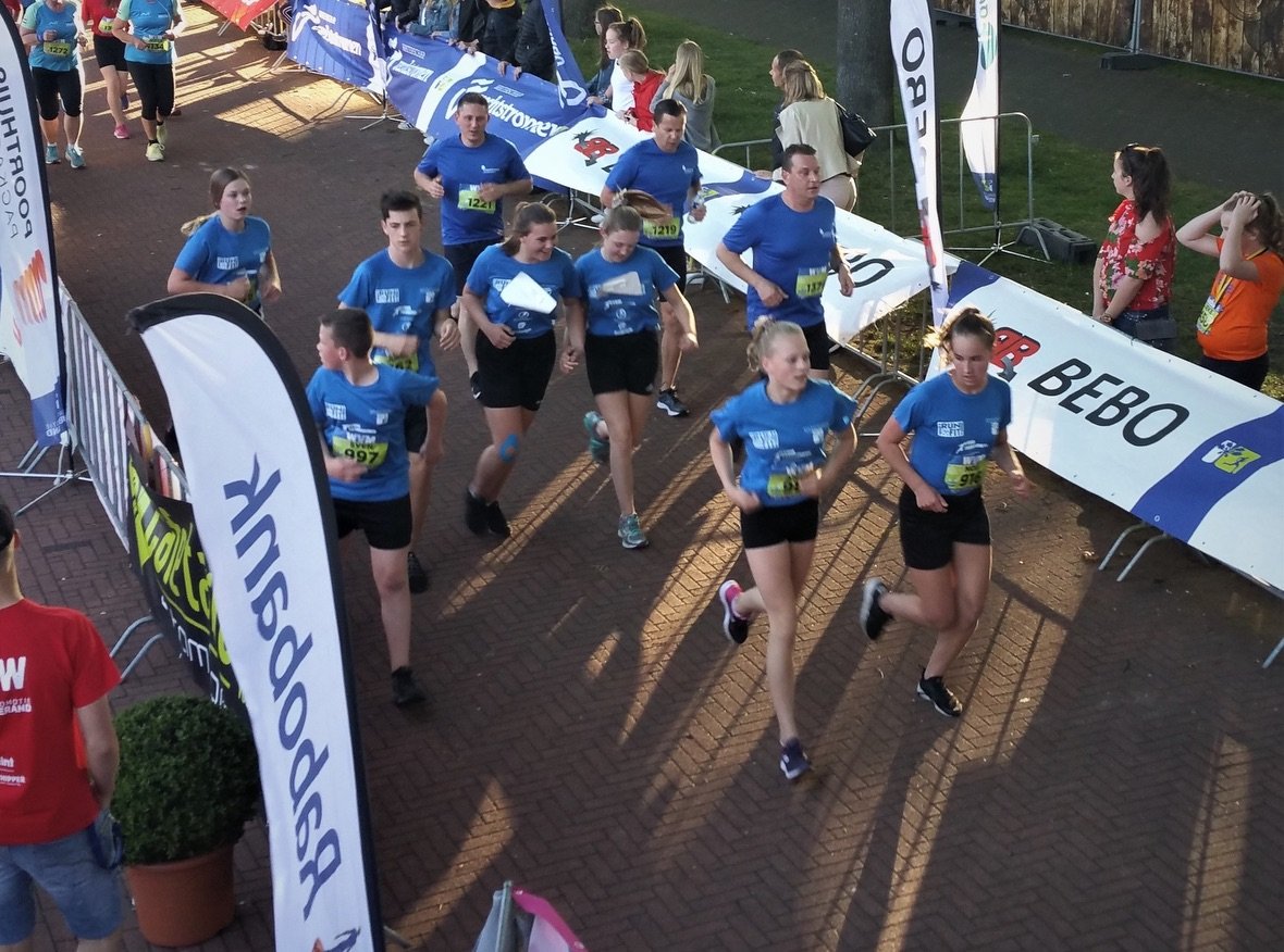 Eerste e-nieuwsbrief van iRun2BFit is verstuurd. Onderwerpen: Meer vakoverstijgend oppakken in Olympisch jaar. Docententeams meedenken over thema Culinaire Finale (+winactie running outfit). Meer ondersteuning voor ouders.  5 gratis coaching tips. 2 nieuwe scholen bij iRun2BFit