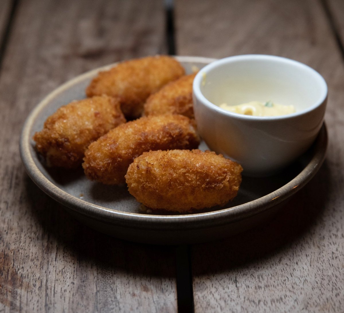 Mozzarella croquettes from @DoppioZeroSA at @MallCradlestone - Endless Discovery for their #WineExtravaganza evening 🧀🍷👌 Full post here bit.ly/2lHhBBm
#getinmybelly #foodie #cheese