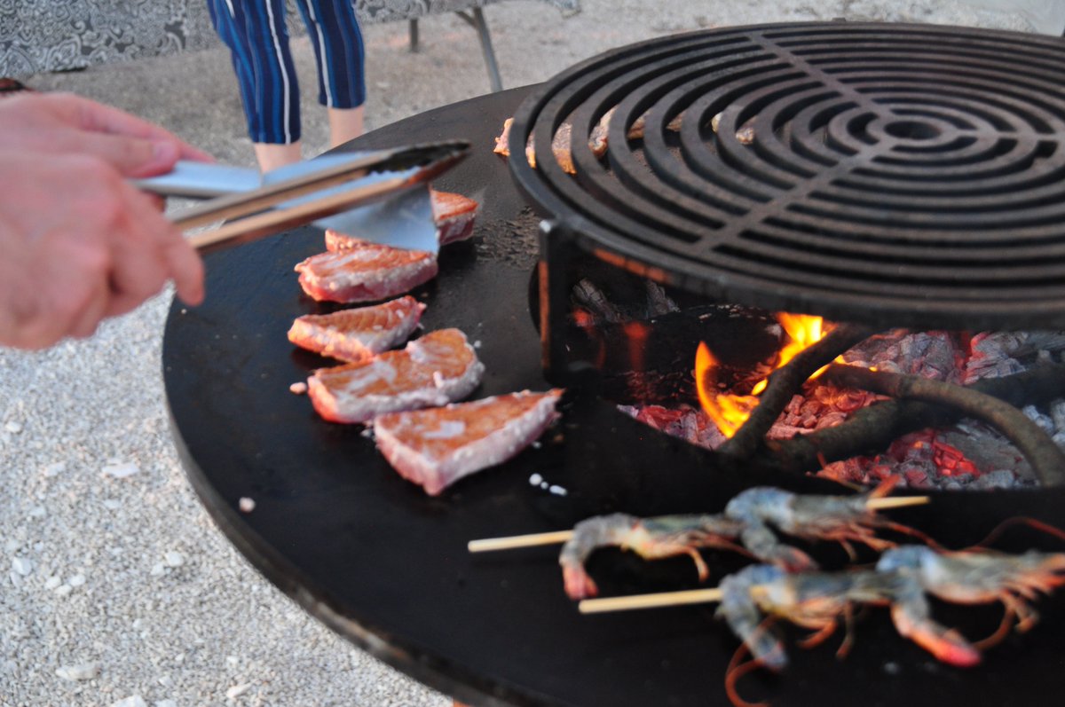 HotelSplit's tweet image. Don't miss tonight's #outdoor #BBQ with a start at 19:30!

#grilledmeat #grilledfish #fishfood #cuisine #Mediterraneanfood #boutiquehotel #greenhotel #thebesthotel