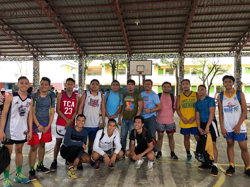 RonylGL5's tweet photo. SHS CHAMPS 🏀💪 https://t.co/b7gR1KgsDq