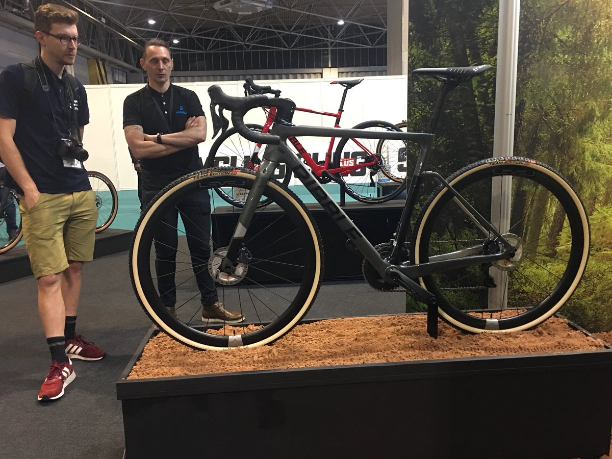 track stand road bike