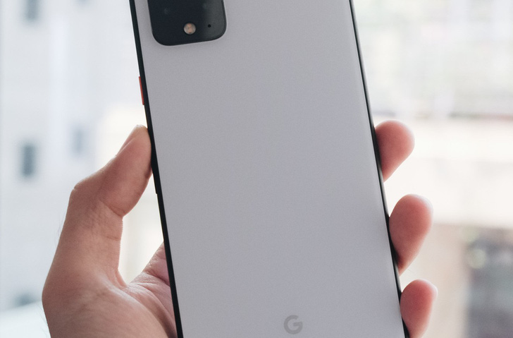 AndroidPolice's tweet photo. Another Pixel 4 hands-on gives us a glimpse of face unlock and new camera settings https://t.co/s5Pnkl3Msn https://t.co/e81vtJ9TsU
