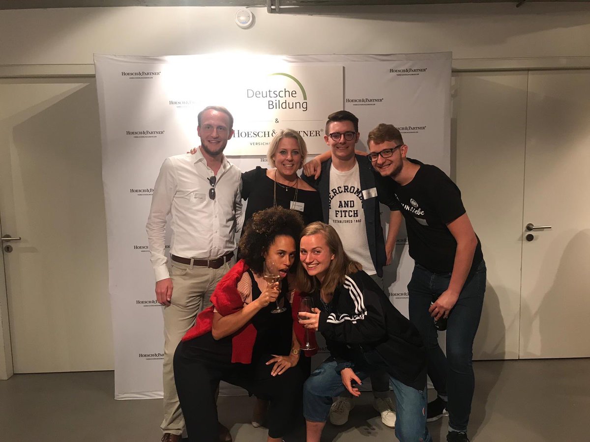 DeutscheBildung's tweet photo. Gestern Abend auf unserem #Sommerfest mit #Studenten, Partnern, #Investoren, #Referenten und #Kollegen. @MTPeV @market_team #ChanceStudium https://t.co/yaxvwRcERe
