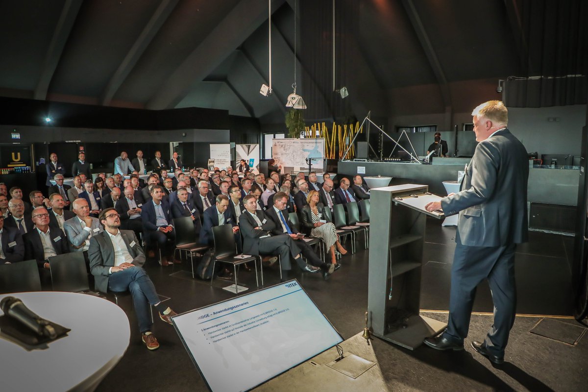EW_Redaktion's tweet photo. Das #ForumEW19 ist in vollem Gange! #BigData #Plattformökonomie #DigitaleTransformation #BIM #ELBRIDGE #ELGATE gehören zu den Stichworten an diesem Tag. https://t.co/jhGB5fjoxR
