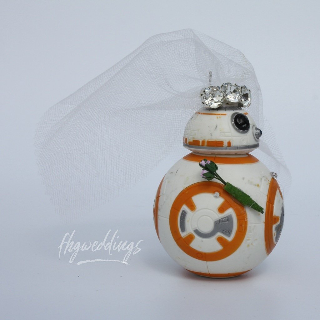 BB8 😍 Link in bio to the shop! #starwars #starwarswedding #bb8 #droid
#scifiwedding #scifi #weddinginspiration #weddinginspo #wedding