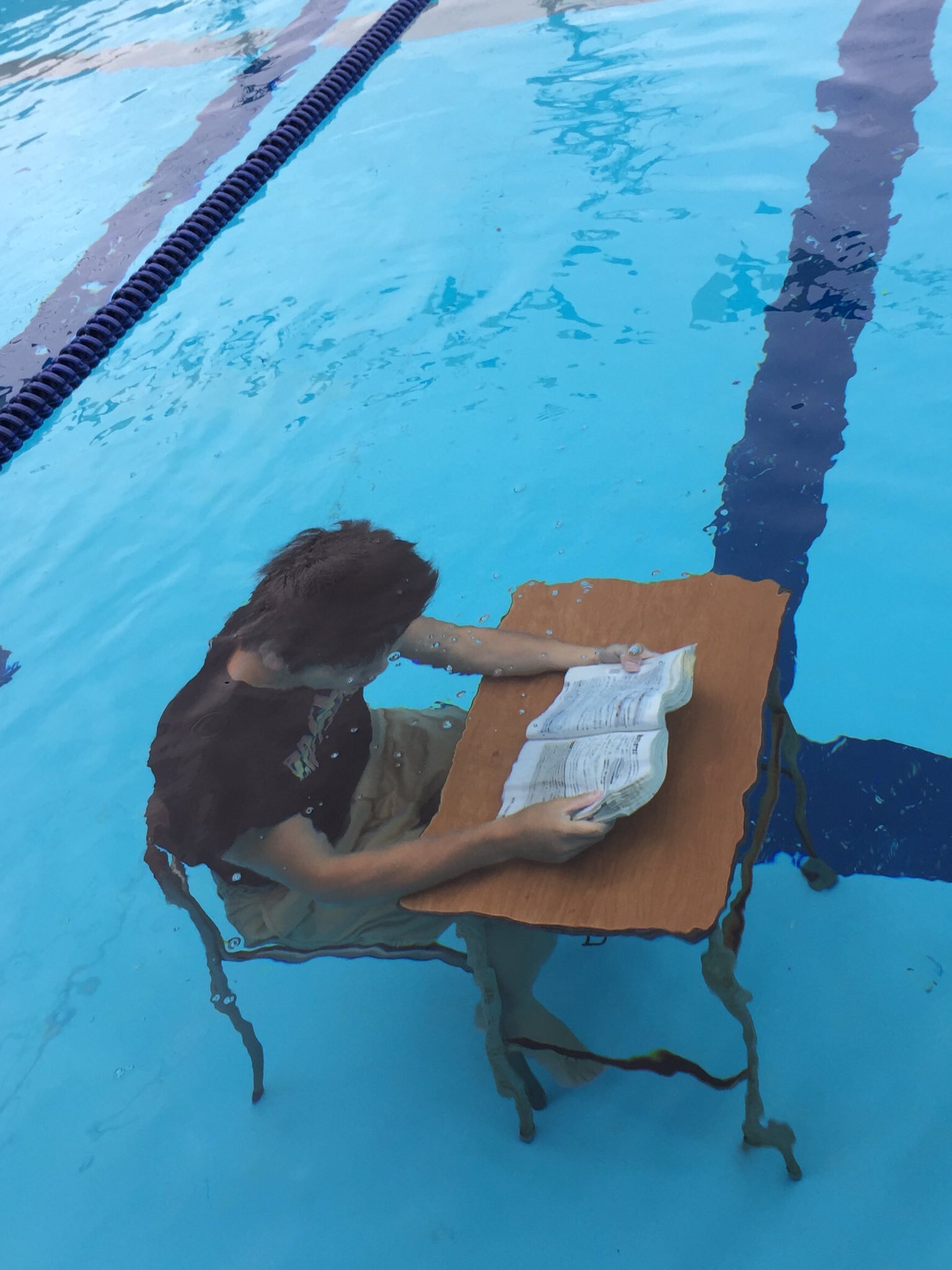 水泳部が部活と勉強を両立させた結果 水中学習が始まった 話題の画像プラス