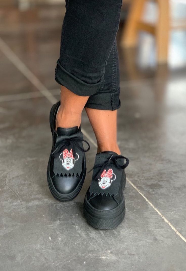 XingularDesign's tweet photo. La curva más bonita de una mujer es su sonrisa
¡@shoesklar1 y #XingularDesign te invitan a calzarte a la triunfadora #MinnieMouse para que nada ni nadie te detenga !
Entra en la web de #shoesklar y consigue tu par de ratoncitos
🖤❤️🖤 https://t.co/gdNnQygqDC