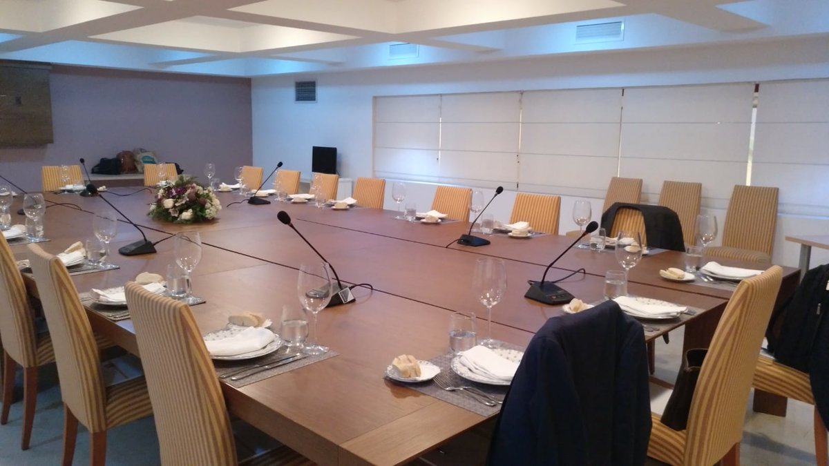 audiovisualstd's tweet photo. Micros preparados. Equipo de control técnico preparado. Arrancamos.

#eventosdeempresa #MICE #micrófonos #meetings #empresa #Sevilla #serviciosaudiovisuales https://t.co/2imfr3vEb0