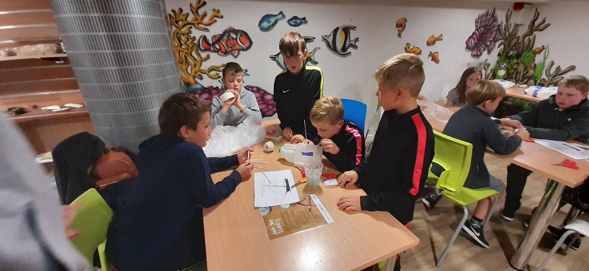 LwgSchool's tweet photo. Building boats! 🛶 https://t.co/jnIHsk4Eiy
