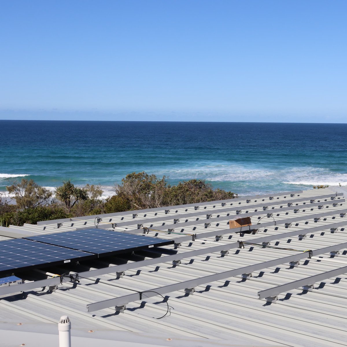 SolarWide_AU's tweet image. One of our install crews got a nice view from the roof  today!
Awesome to see the whales so close to shore!
#whalessunshinecoast  #solarsunshinecoast  #sunshinecoastsolar #sunshinecoastlifestyle #solarwideinstallersarethebest #goteam