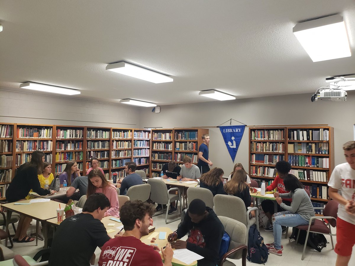 BltBulldog's tweet photo. 1st Working lunch with the Bulldog Leadership Team was held on Monday, Sep. 9th. One of the activities was table top Twitter questions. https://t.co/VuXwiHFqWs