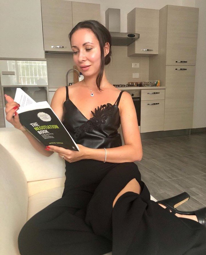 sheezpattra's tweet photo. You want to succeed in that business deals, entrepreneurship skills, strategic trade then seek for broader ideas, I did this and it manifested, #TheNegotiationBook by #SteveGates ,one of the best #books I fell in love reading. https://t.co/EN3wc0OWUi