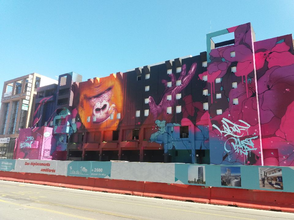 Curtis2016GLH's tweet photo. A deux pas du  boulot, superbe fresque streetart, bravo #ZooArtShow pour  embellir  nos vi(ll)es @LyonPartDieu #lyon #StreetArt #streetartist #arturbain #GraffArt #kalouf #GrandLyonhab https://t.co/wRU7Jc72H2