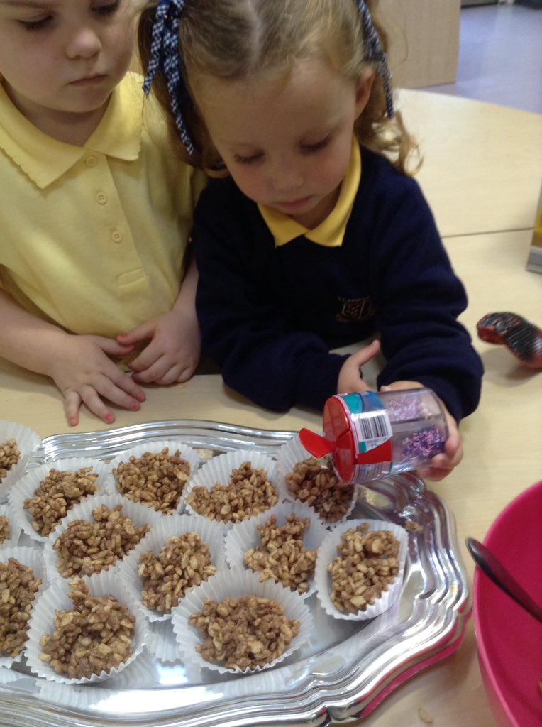 StSebastiansPri's tweet image. #Foundation1 making cakes to welcome new friends to Foundation.