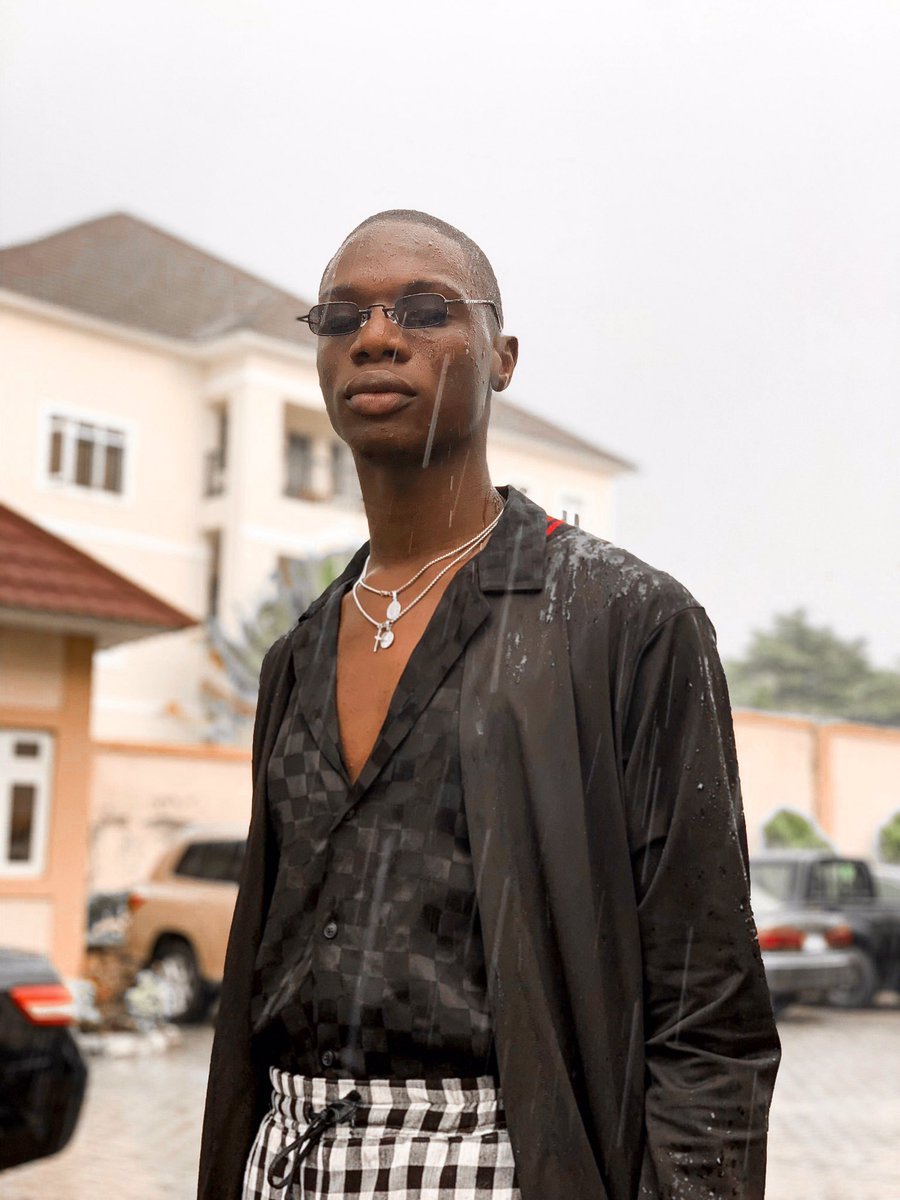 Temitope_Ok's tweet image. Rain on my head, call it brainstorming. 

@_Ife69 shot it 🖤