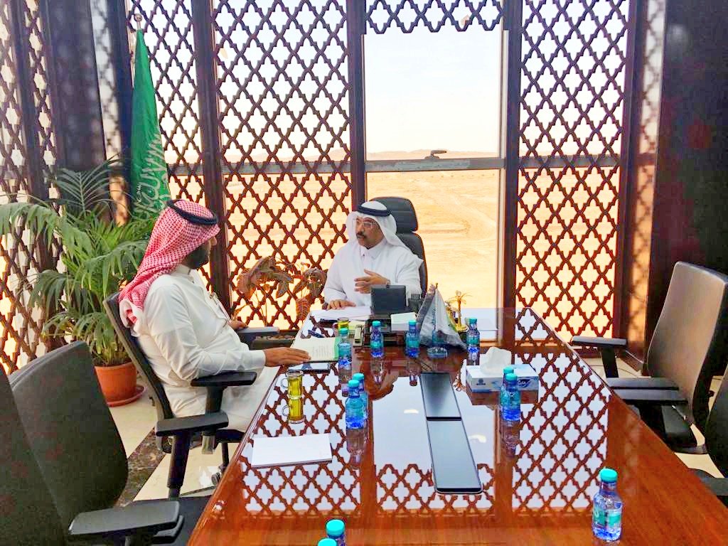 استقبل أمين منطقة الجوف المهندس عاطف الشرعان في مكتبه اليوم مدير عام الهيئة العامة للسياحة والتراث الوطني بالجوف الأستاذ ياسر العلي، و مسؤول التراث العمراني بالفرع المهندس مساعد العويضة، وجرى خلال اللقاء مناقشة عدد من المواضيع المتعلقة بالتنمية السياحية.