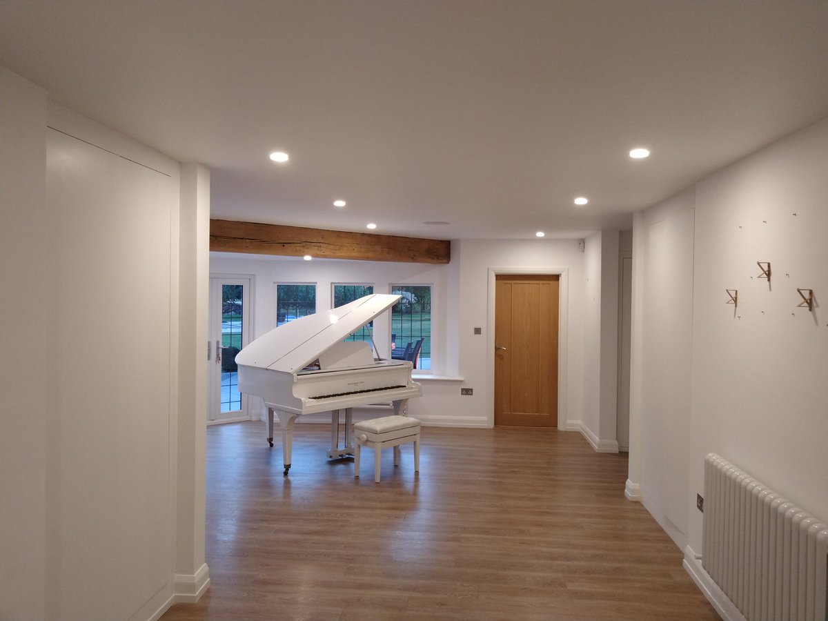 wdrpaint's tweet photo. Andura Titanium used on all woodwork 👌👌#lowsheen #painterslife #Competition https://t.co/zzPkALZOfn