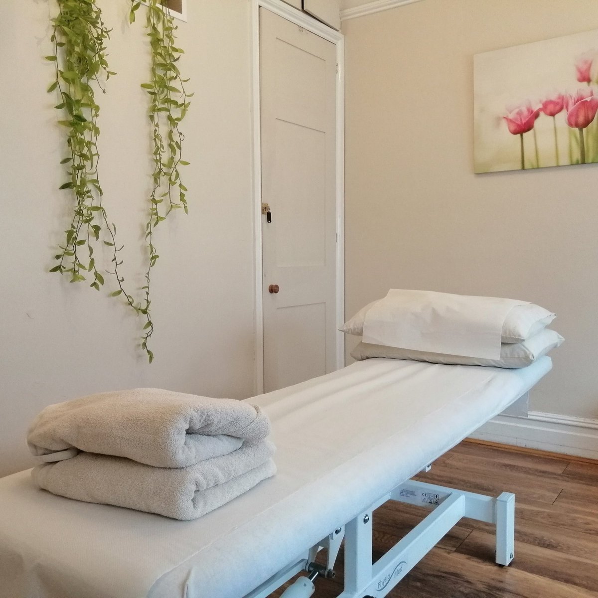 SportsMassage74's tweet photo. Appointments available tomorrow at 6.30pm and Monday at 7.15 in #Holborn
https://t.co/x8jYx18T62
#sportsmassage #massage #advancedmet #recovery #rehab #posture https://t.co/mgmNq46YVR