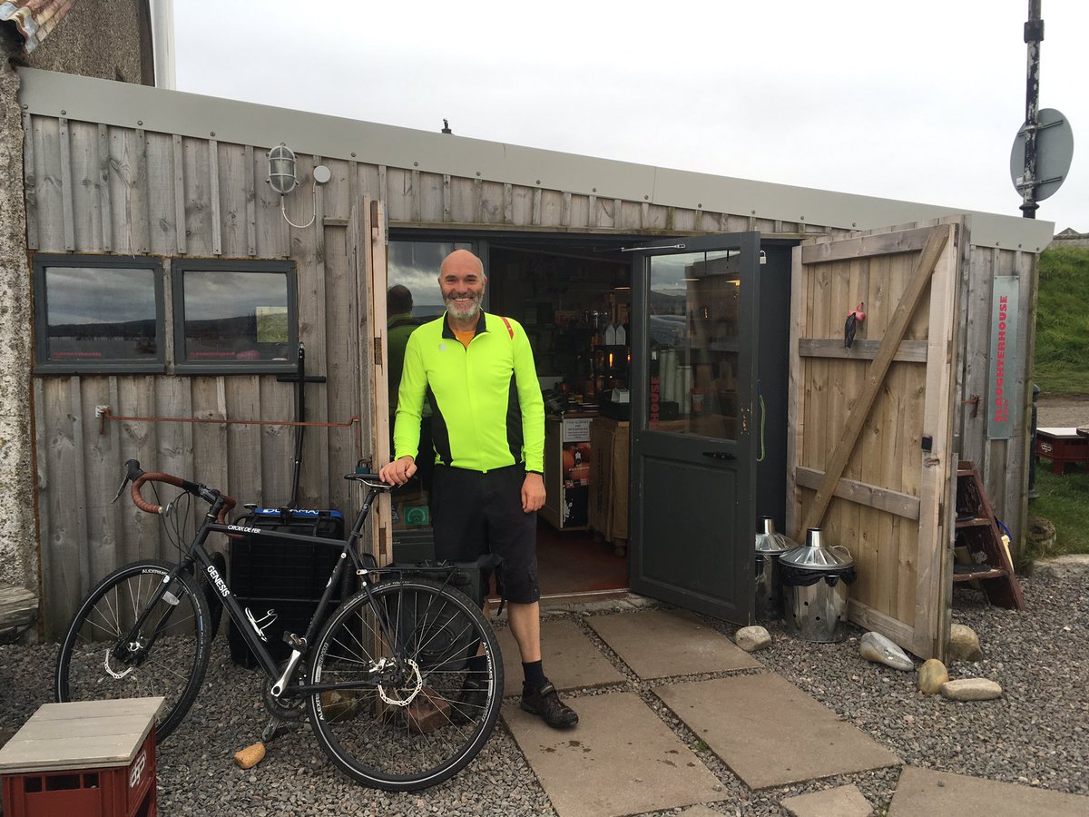 Celebratory LFW for Paul who cycled his 10,000km on his Cycle to Work bike today, ending up at the Slaughterhouse! ☕️

#slaughterhousecoffee #largeflatwhite #specialtycoffee #flatwhite #vandykebrothers #cycletoworkscheme #healthy #bike #cycle #safetyfirst #coffeebreak #strava