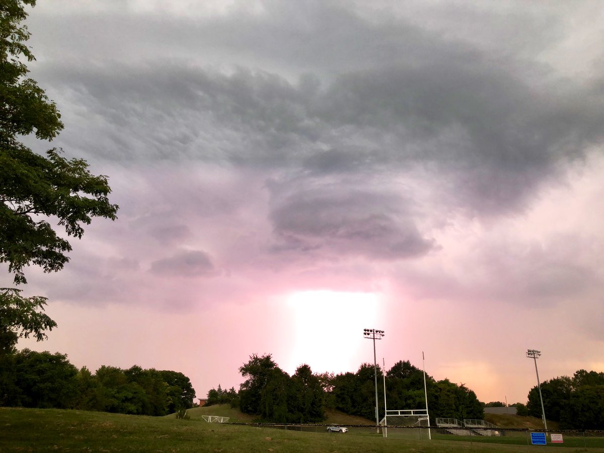 WeatherItBe's tweet photo. From the Storm last night. #VAwx #lightning and rain shafts in the distance. #StormHour #ThePhotoHour #rain #photography #PhotographyWx @WeatherNation @weatherchannel #EarthandClouds #NoFilters https://t.co/OGV4LT2QXP