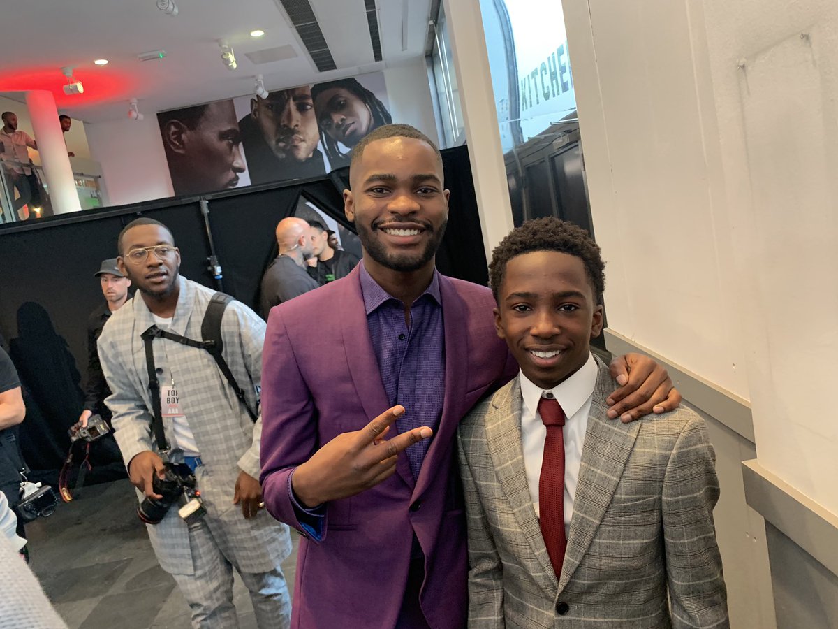 AraloyinO_'s tweet photo. I took a fan picture with @Santandave1 3 years ago, who would’ve known years later we would be working on the same show. 

His advice was to “Stay Humble and Work Hard”
@topboynetflix 

Thank you🙏🏾 #topboy #santandave #netflix #september #actor https://t.co/1pgHUX4qYD