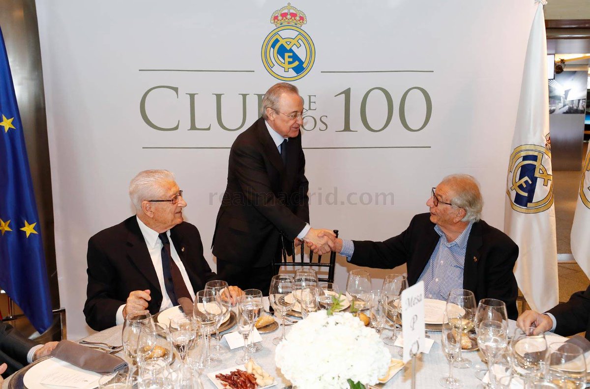 JuanmadelaPoza's tweet photo. El presidente del @realmadrid acudió a la tradicional comida con los socios más antiguos del club en el #PalcoDeHonor del #EstadioSantiagoBernabéu. #FlorentinoPérez agradeció a los socios su entrega, apoyo y compromiso a lo largo de los años. #RealMadrid #HalaMadridYNadaMás https://t.co/i5ZtQkfNV2