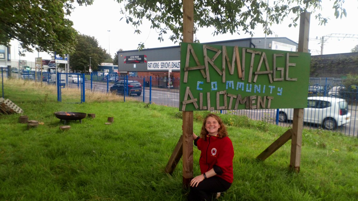 DiamondTeamMCR's tweet photo. Miss Lydia, having the time of her life at gardening club @ArmitagePrimary #enrichment #cityyear https://t.co/0NYdM5WgDs