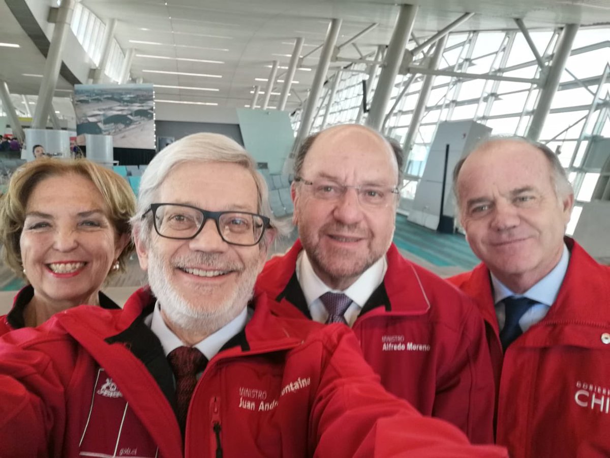 amorenocharme's tweet photo. El trabajo en equipo es fundamental para poner a #ChileEnMarcha. Hoy junto al Presidente @sebastianpinera y los ministros @GloriaHutt @jafontaine y @antoniowalkerp inauguramos el Espigón E en @nuevopudahuel por el que circularán casi 400 mil pasajeros al mes. https://t.co/hRioI9Acmi