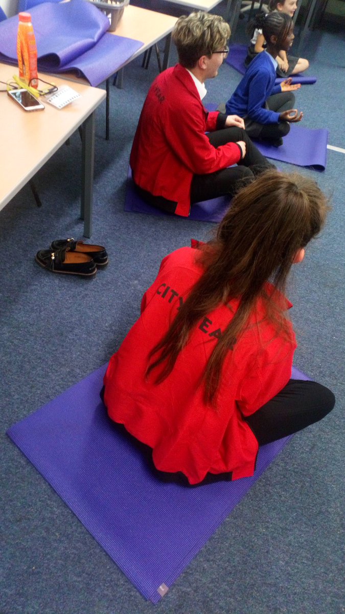 DiamondTeamMCR's tweet photo. Mr Abdul and Miss Jess doing some relaxing yoga at the end of the day! @ArmitagePrimary #cityyear #enrichment https://t.co/dBQOceM6wC