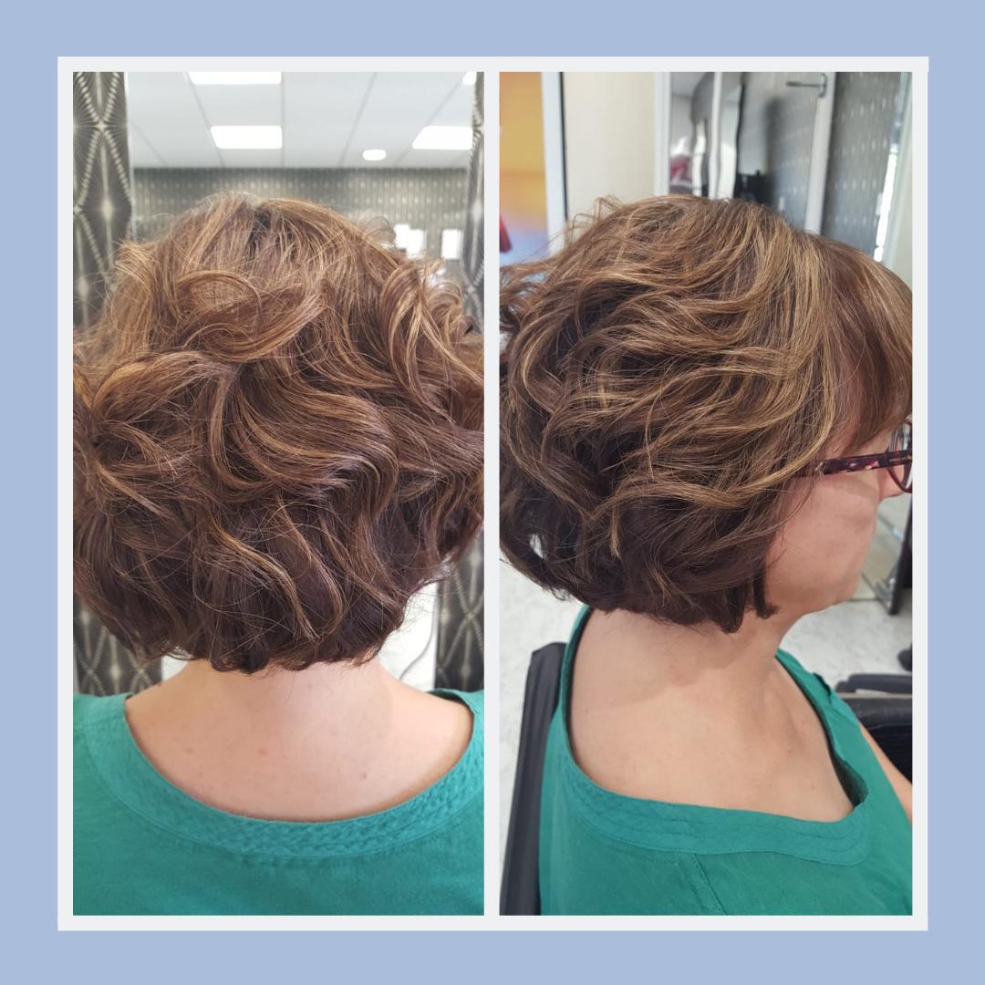 Bouncy layered bob with caramel highlights and a flattering curl 💁‍♀️#curlyhair #newhair #hairstyle #highlights @GoodSalonGuide <a href="/salonspy/">salonspy.com</a>