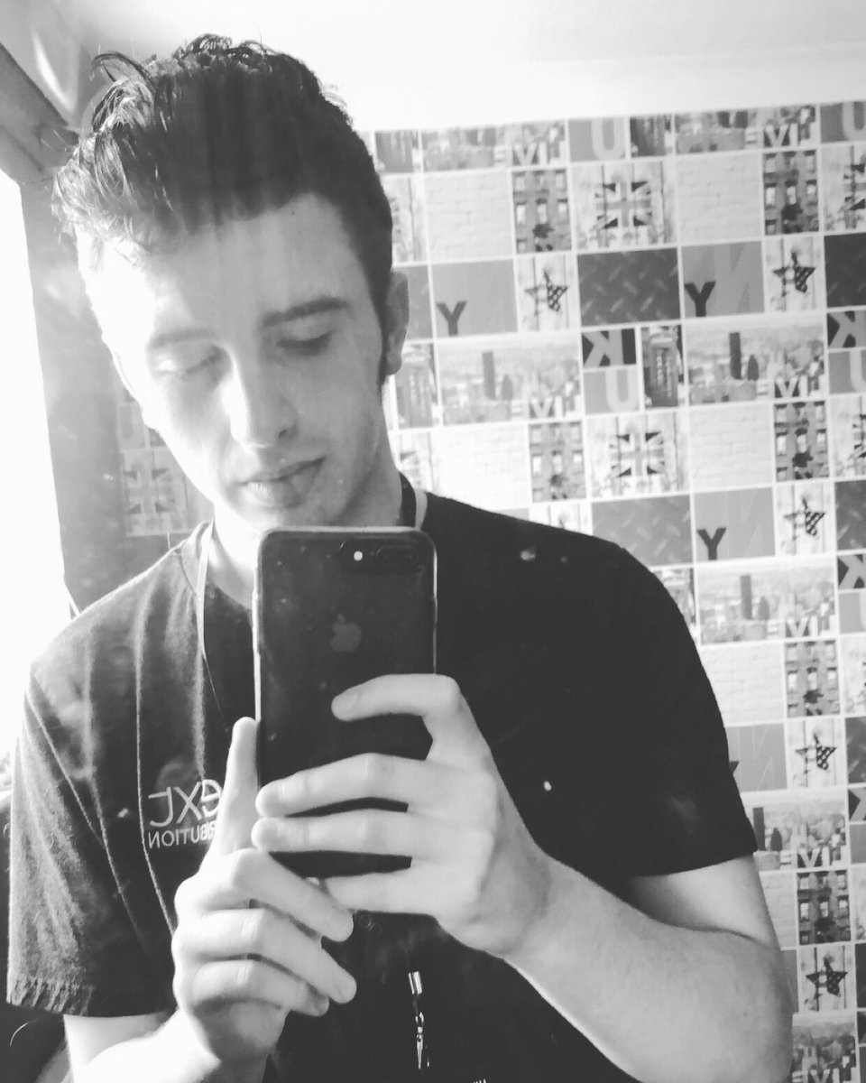 Lukescales69's tweet photo. @RyanAbe so grateful to have you in my life keep smashing it bro my mental health isnβt very good atm but I keep battling on π«π #selfieforryan https://t.co/TeaQ0HF9JW