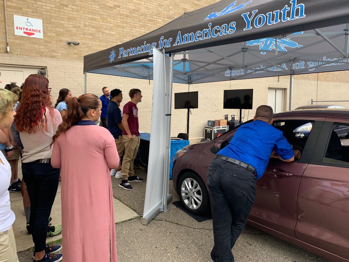 PEERSFdn's tweet photo. After experiencing our AR Simulator, ARDDES, students at
@WestHigh63 pledge to avoid cell phone use and other distractions while driving. Thank you to @StateFarm for sponsoring this event! @SF_DavePhillips https://t.co/8hvbcibpcY