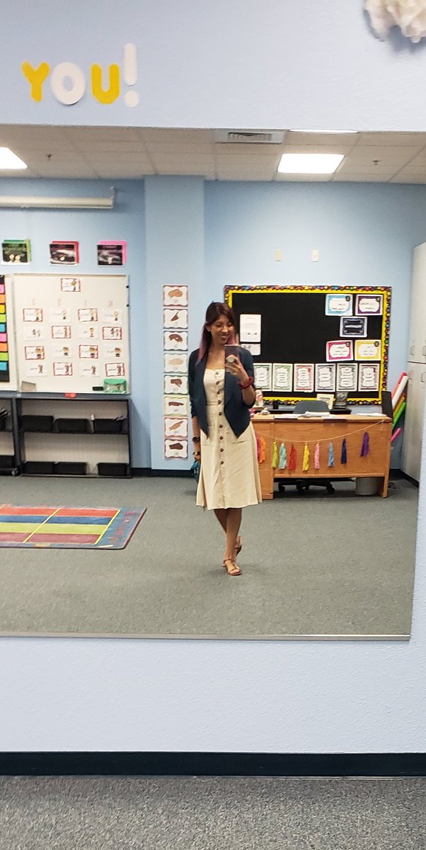 yeseni10's tweet photo. Subbing really makes you think about life, for example some of the 2nd grade girls thought I looked like a #viscogirl ...guess who had to look up what that was?🙋🏽‍♀️ in all honesty they're not wrong but I wasn't dressed like that for school lol #feelingold 👵🏽 https://t.co/3Iuw7udsK0