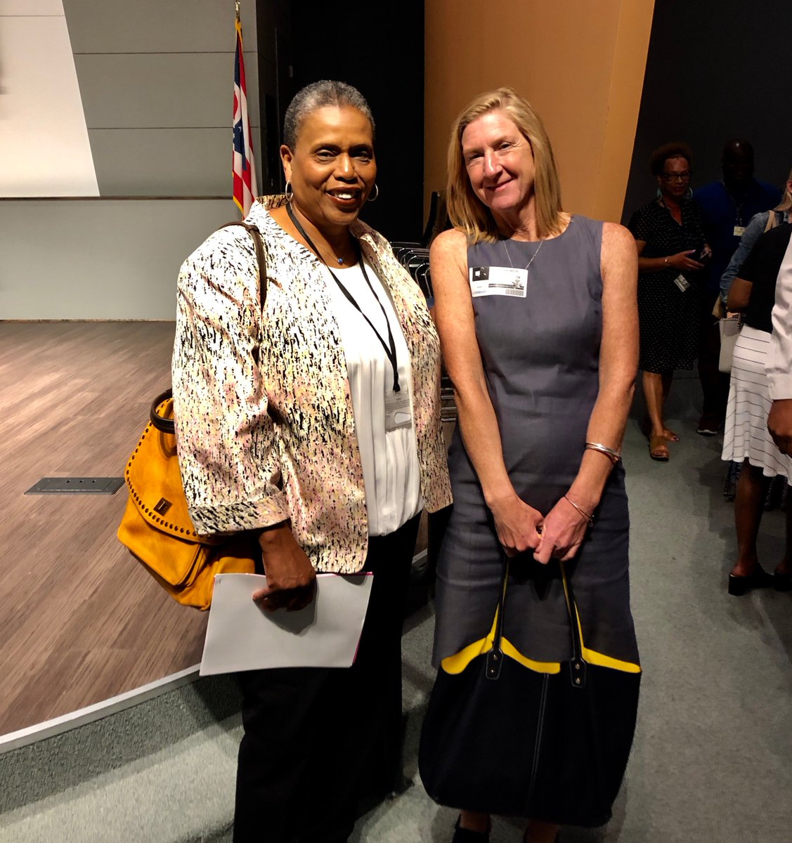 Carolyn Jones tweet media