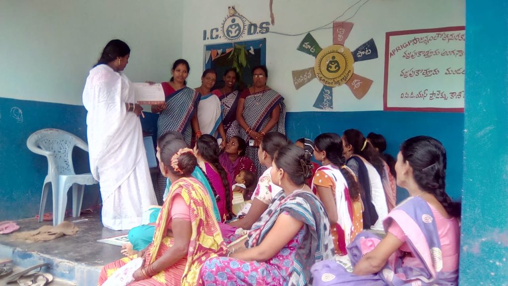 soumya_kolluru's tweet image. #Frontline functionaries organised #DiscussionForums in order to sensitize #beneficiaries on the themes Anemia prevention & Management as well as diarrhoea management during #VHSND.
@WCDAndhra @MoHFW_INDIA @MinistryWCD @smritiirani @tini_tatatrusts @POSHAN_Official