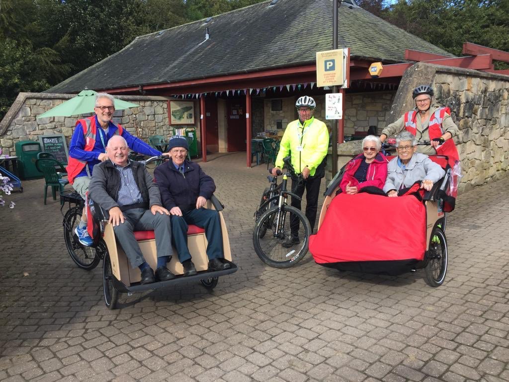CWA Perth volunteers and residents of <a href="/BieldScotland/">Bield</a> enjoying their visit to Quarrymill Woodland Park and Coffee Shop. 🌲🌳☀️☕️
