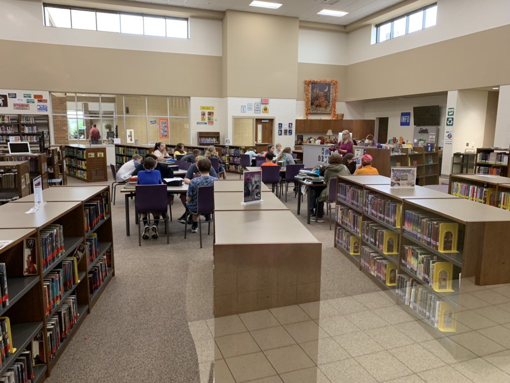 MrJohnson605's tweet photo. #ArrowTime students receiving both enrichment and additional support. Learning opportunities every day for every student! #WMSedu @wms_arrows https://t.co/an2TW8kAnc