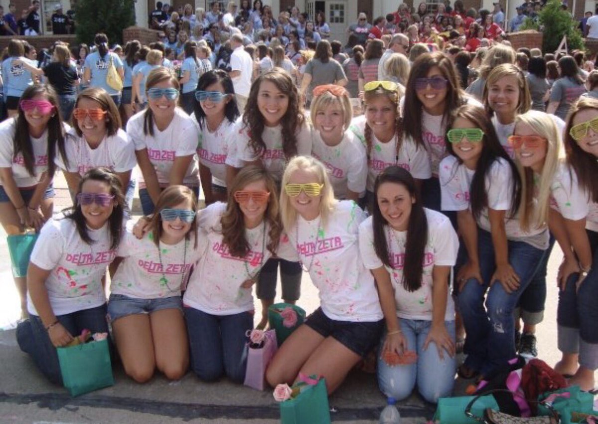 Take a look at Delta Zeta’s 2009 Bid Day on this #ThrowbackThursday 🐢💖