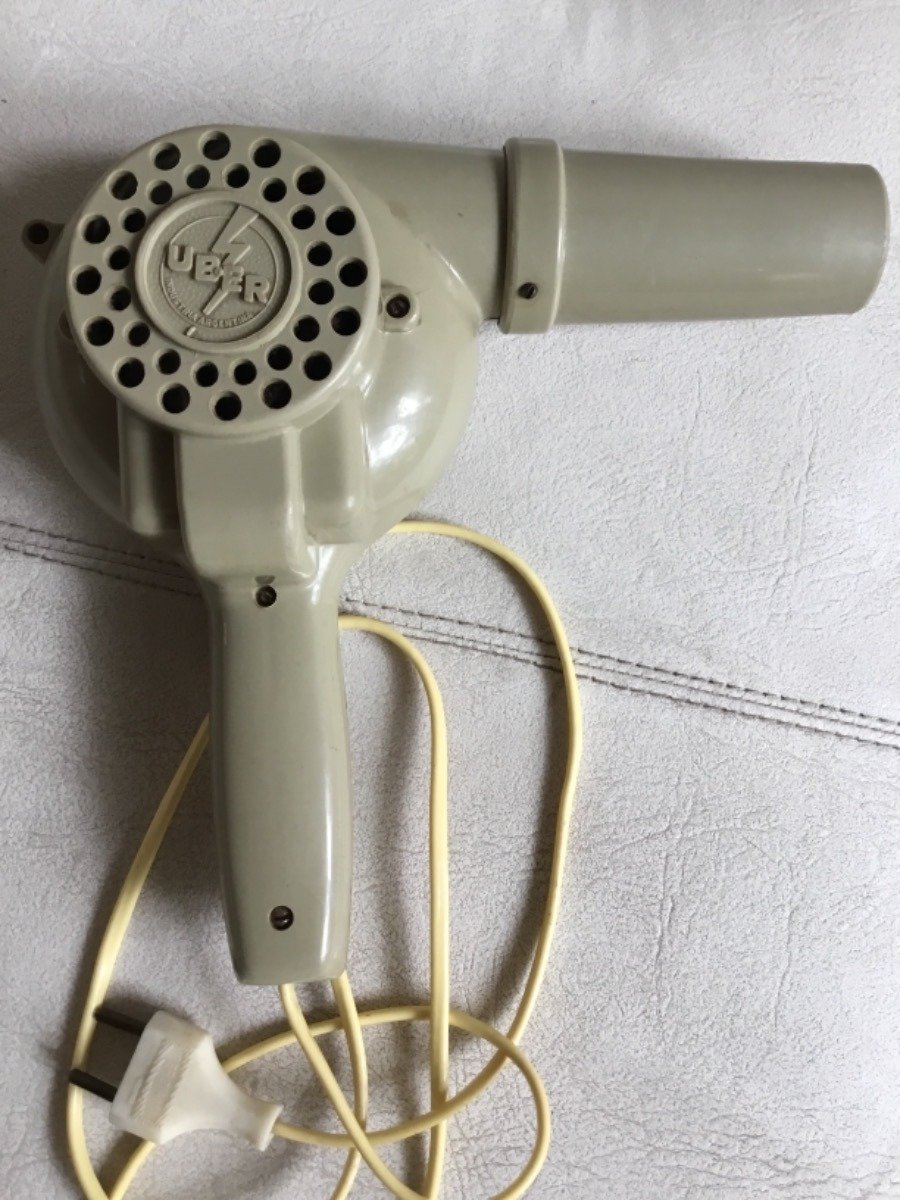 Cuando #Uber era una marca secadores de pelo de industria argentina que se comercializó a partir de los años 50... El aviso es de una página de <a href="/LAVOZcomar/">LAVOZcomar</a> de septiembre de 1965 y aceptaba canjear el antiguo secador por un  revolucionario artefacto con cofia.