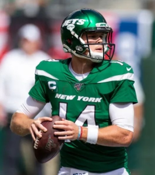 LunaSportsPro's tweet photo. The #Jets young QB Sam Darnold will miss at least 2 games after being diagnosed with Mononucleosis. Jets coach Adam Gase says the earliest that Darnold could play is week 5 against the Eagles.

#TakeFlight https://t.co/fjjvFVeZpj