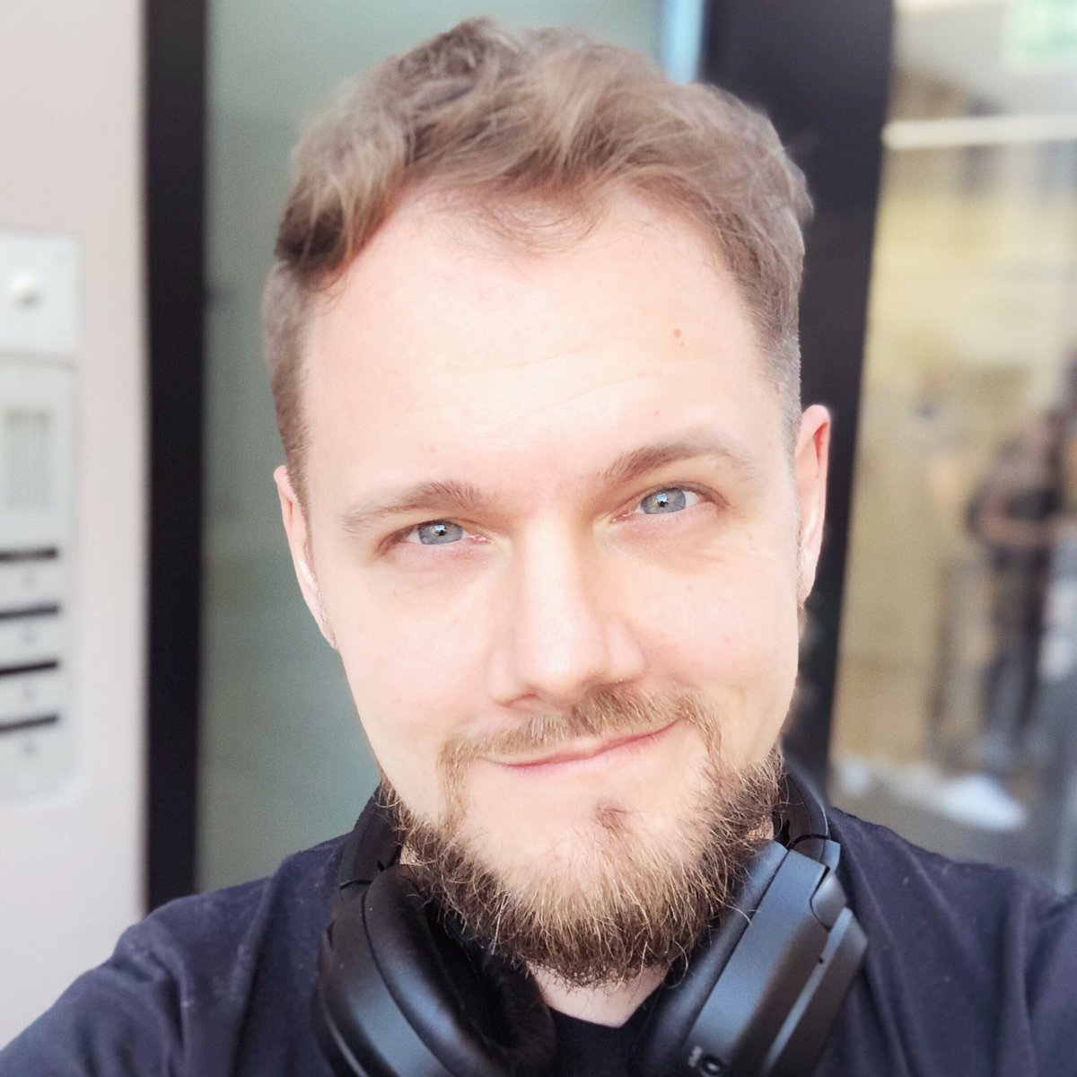 thatguyStrike's tweet photo. Hey #strongestforce! Will not be able to make it to the battlefield today as I'm on my way to the HQ and then prepping for tomorrow. Watch this space for cool @zurichgameshow moments! Sorry, see you for more combat on Sunday! <O Also fresh haircut https://t.co/NOnvURM0o0