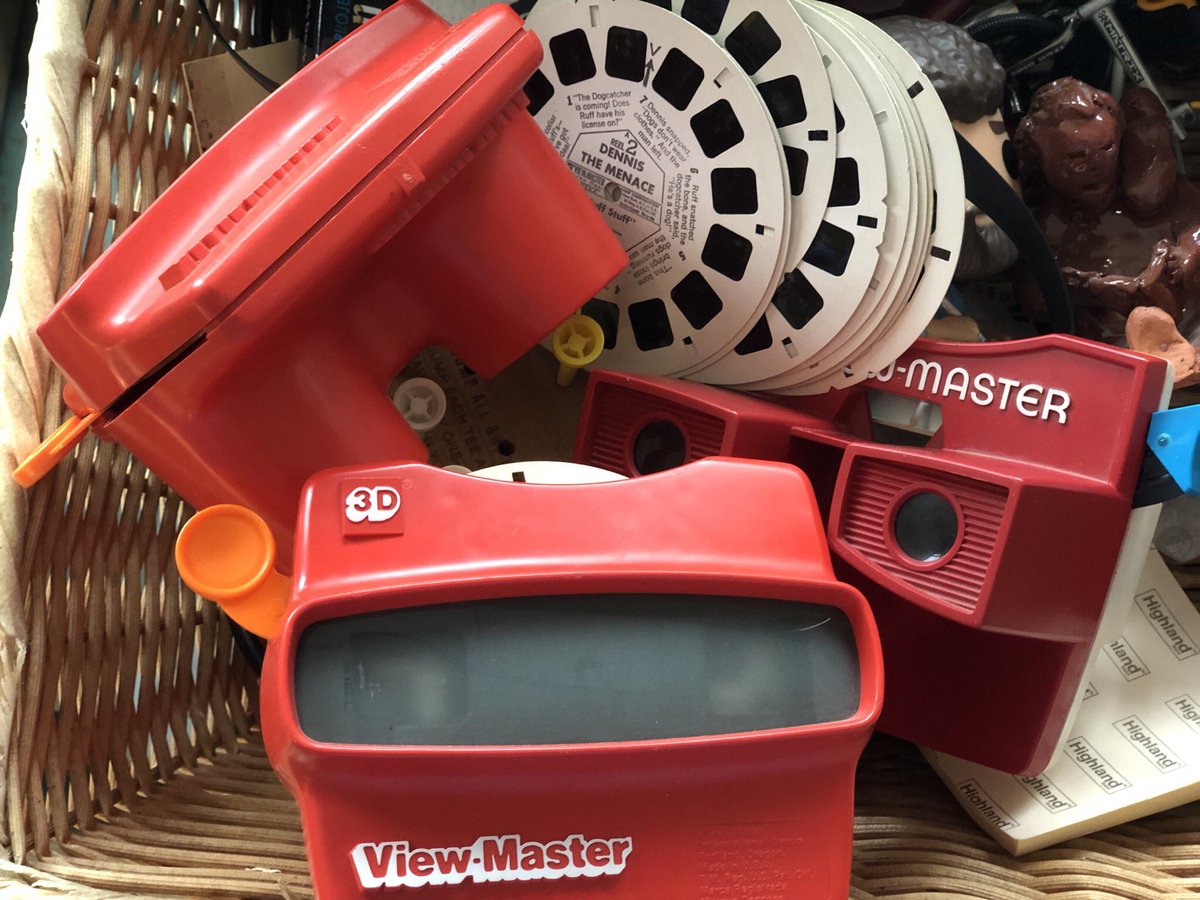 MillisArt's tweet photo. HS students discover to OG VR 😎 #arted #viewmaster #vr #ogvr https://t.co/Vpu17MBQcG