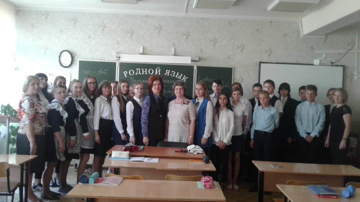 6_mbou's tweet photo. Первый в этом году урок родного языка в нашей школе провела руководитель Пушкинской программы Воскресной школы при Свято-Успенском мужском монастыре, Отличник народного просвещения, основатель пушкинского движения нашего города Наталья Яковлевна Бородина. https://t.co/kBRqr44Lul