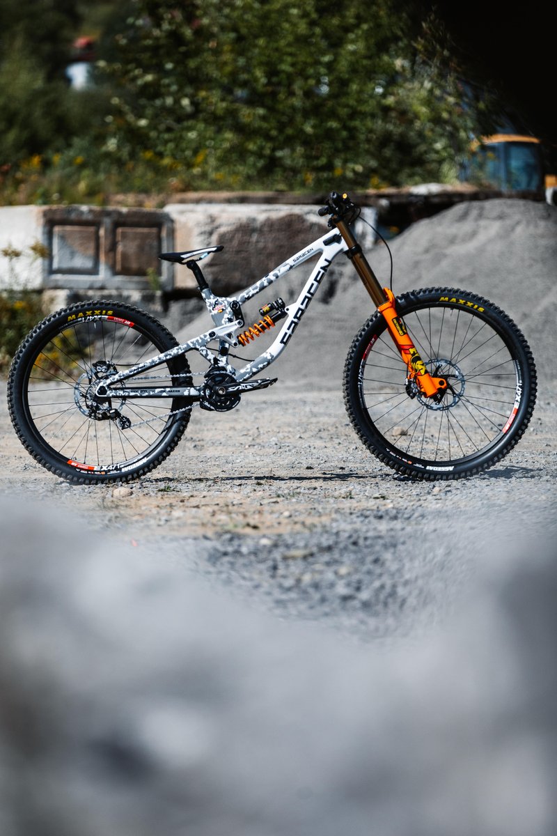 SaracenBikes's tweet photo. For the Worlds a few weeks back, Fat Creations painted 3 truly stunning Mysts for the Madison Saracen lads to race in the fight for the stripes

We reckon these bikes deserve a bit more attention, so take your pic... Would you take Danny's, Matts or Alex's? 👇 https://t.co/Lh0Q1PWkmo