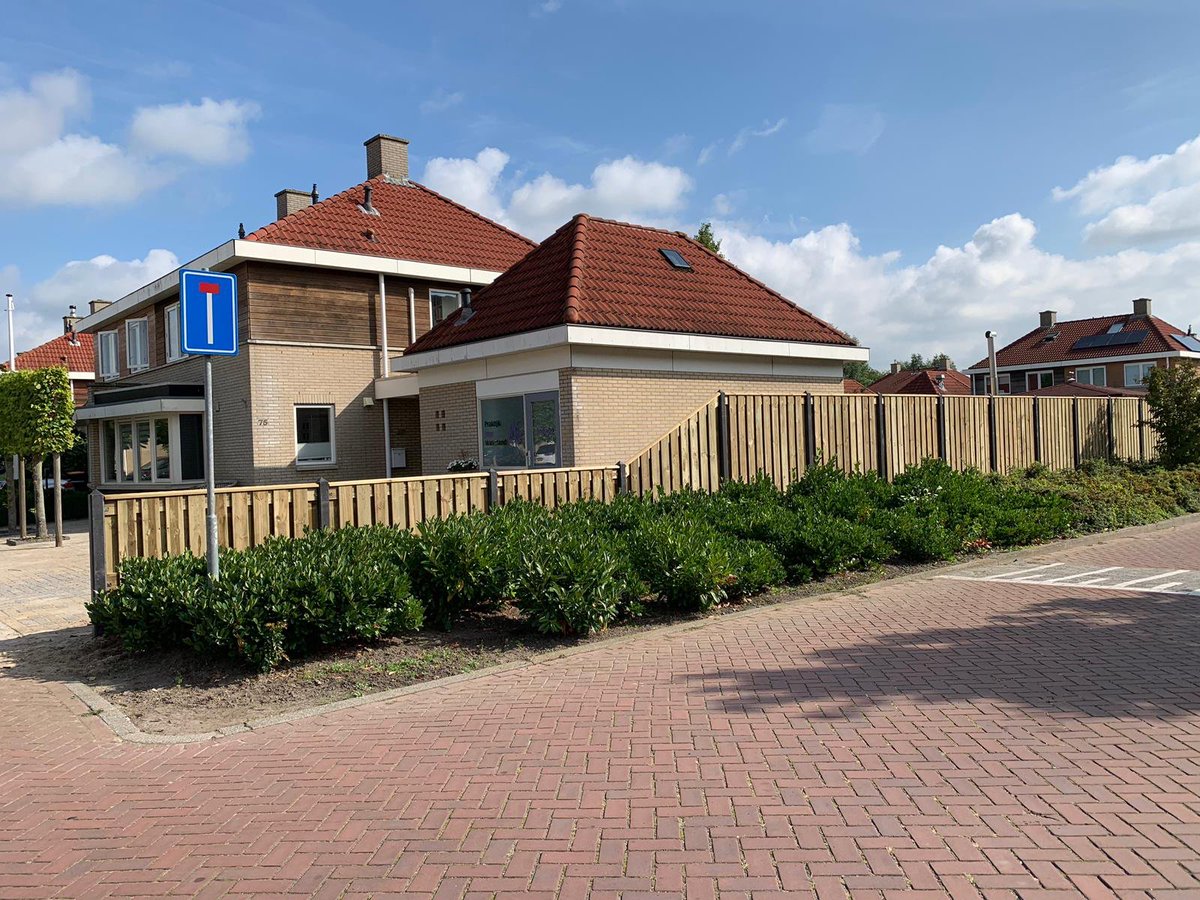 TuinWeelde's tweet photo. Wij hebben deze strakke schutting mogen plaatsen in Emmeloord. Wij danken onze opdrachtgevers voor de opdracht. 👌🏻 https://t.co/f0soCCUDku