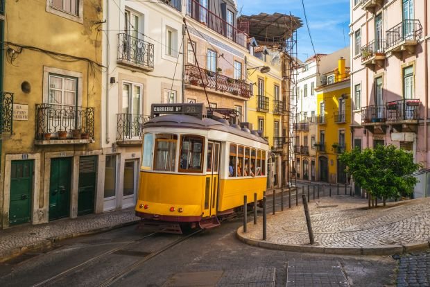 JorgeCarmo9's tweet photo. #travel #publictransport 🚐🚋 Forget pricey tours: Nine cities where you can see the sights on public transport. In #Lisbon, everyone, especially those wanting to avoid a workout on the city’s steep hills, should purchase a one-day metro card. More here: https://t.co/qMI2LcmTns https://t.co/wpUvgdKD90